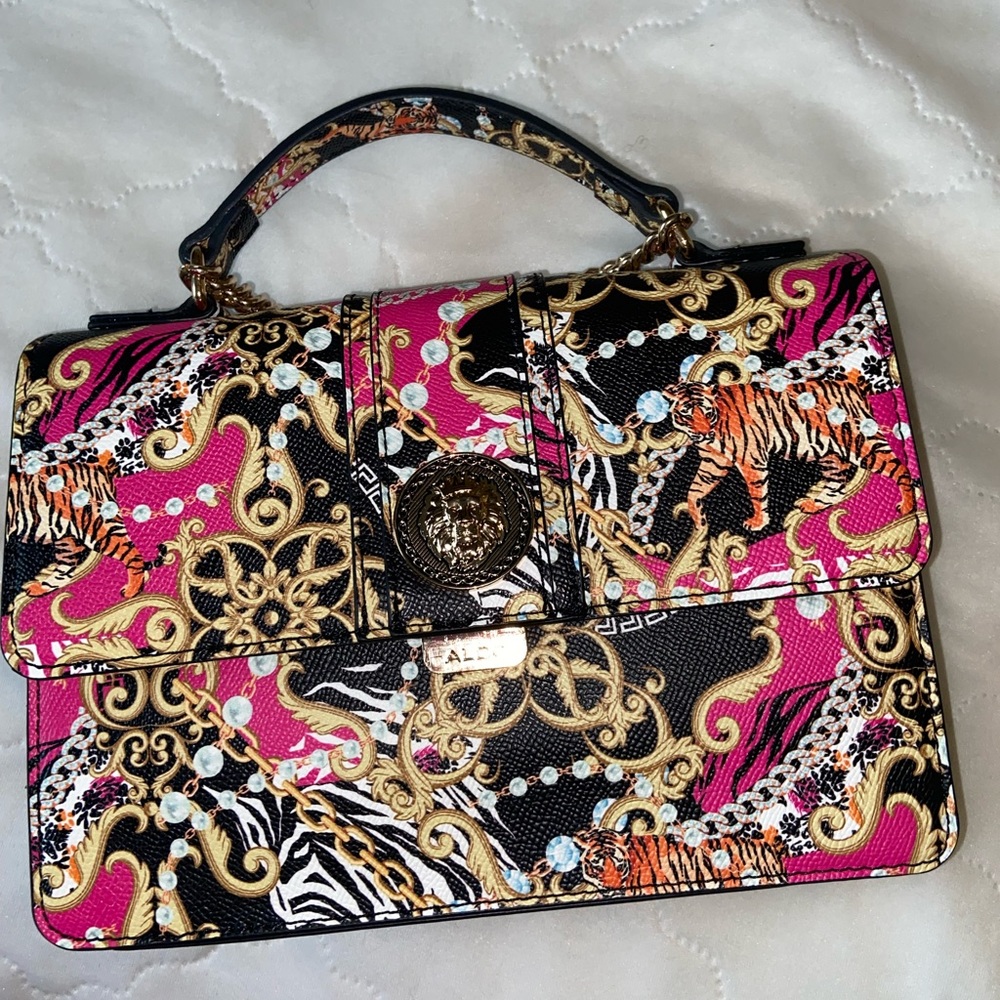 Aldo purse comes with gold crossbody chain strap